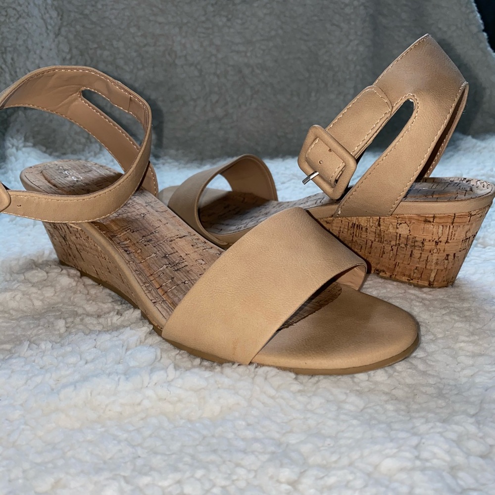 Small wedge sandals